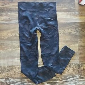 SPANX seamless black camo leggings